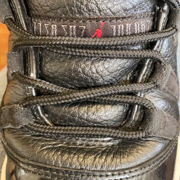 AIR Jordan RETRO 11 - youth size 5.5. Black with black patent leather. - Picture 5 of 11